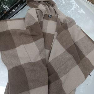 Woman's cashmere hooded poncho